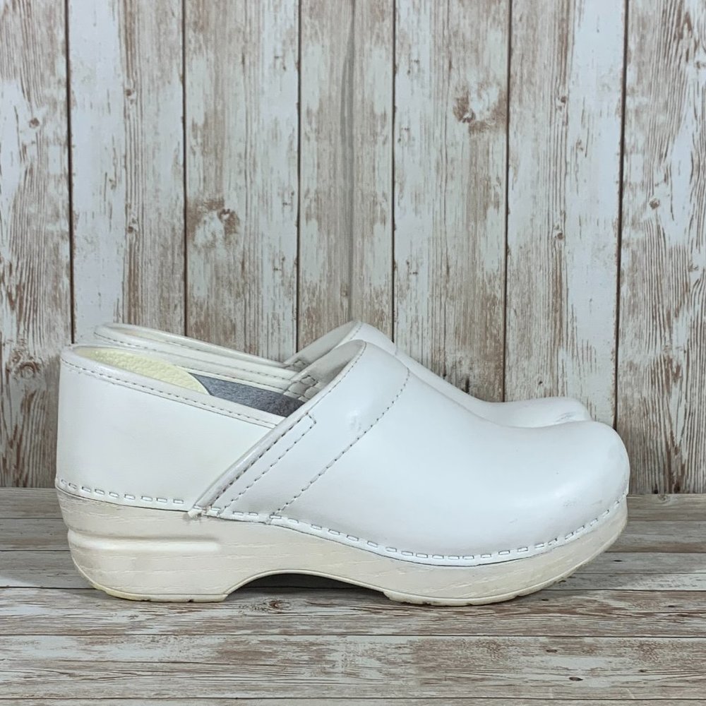 Dansko Professional Clogs Women's Size 8